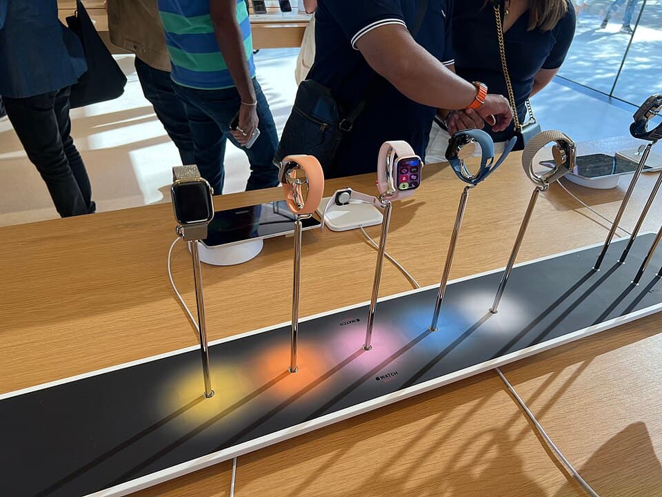 Apple Watch Series 9 45mm — certified refurbished